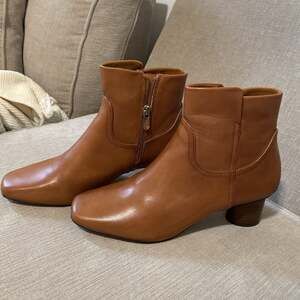 Draper James Bethany  Cylinder Block Heel Boots size US 9. Zip up on inside ankl